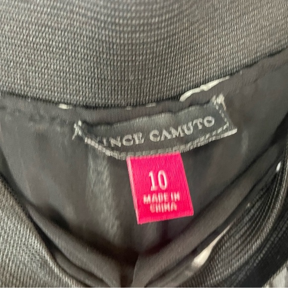 Vince Camuto black and white accordion skirt. With a wide elastic waist band. - Picture 3 of 3